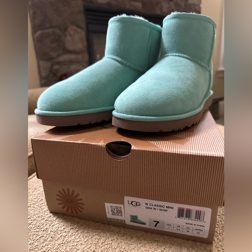 SLIGHTLY USED w/ Box: UGG Classic Mini boots. Women’s size 7. Color: Green.